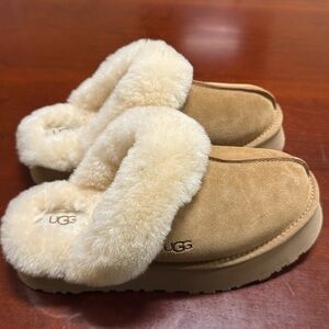 UGG Tan Mule/Clog with cream fur.